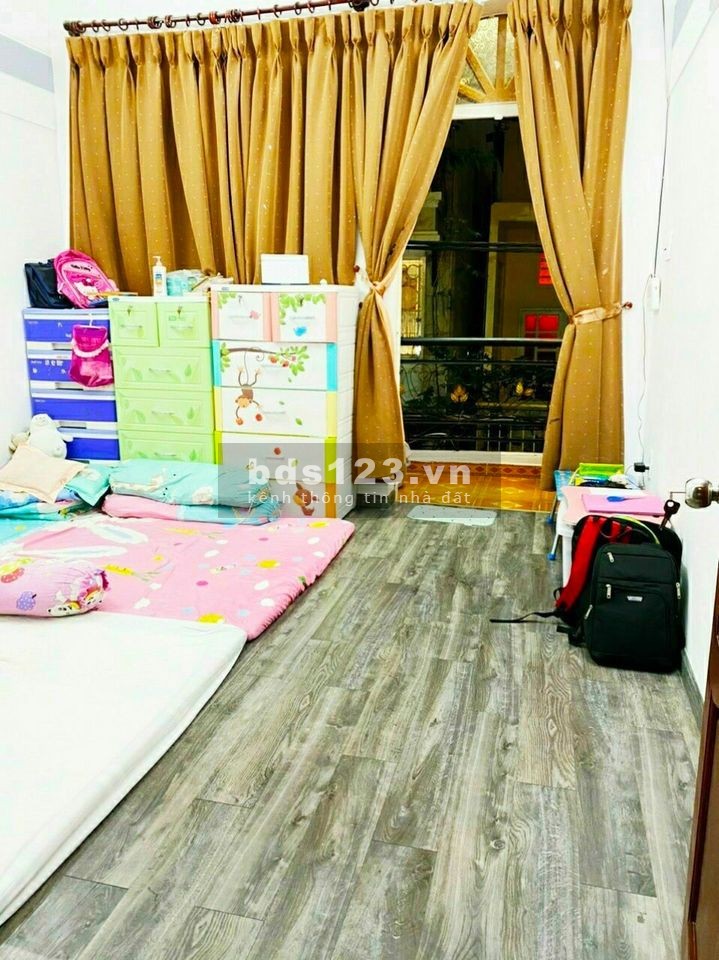 Chủ cần bán gấp căn nhà đường Cách Mạng Tháng Tám, 4 tỷ