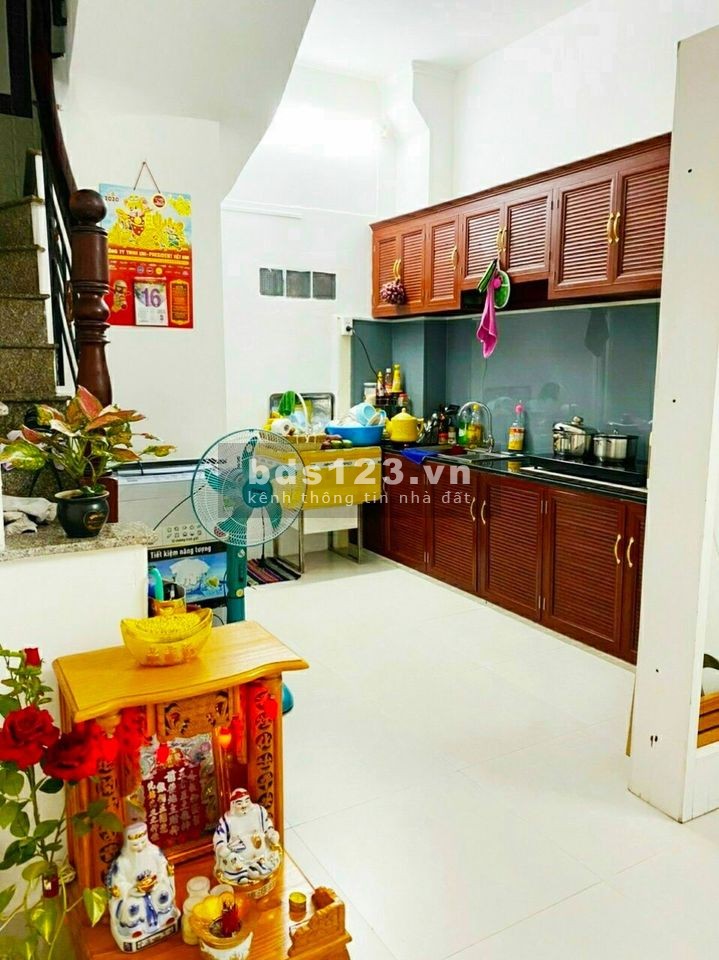 Chủ cần bán gấp căn nhà đường Cách Mạng Tháng Tám, 4 tỷ