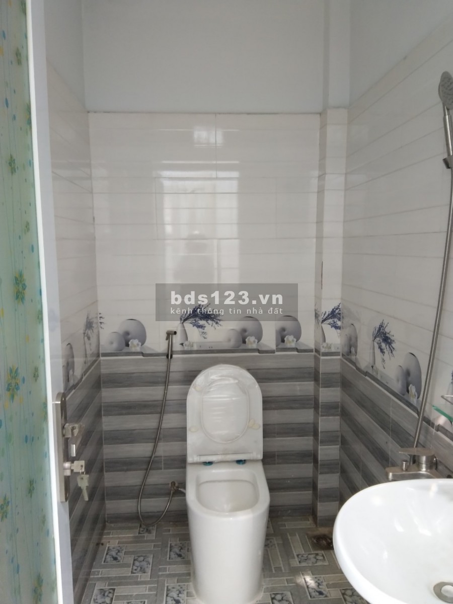 Nhà 1 trệt 2 lầu mới SHR ngay chợ đầu mối Hóc Môn