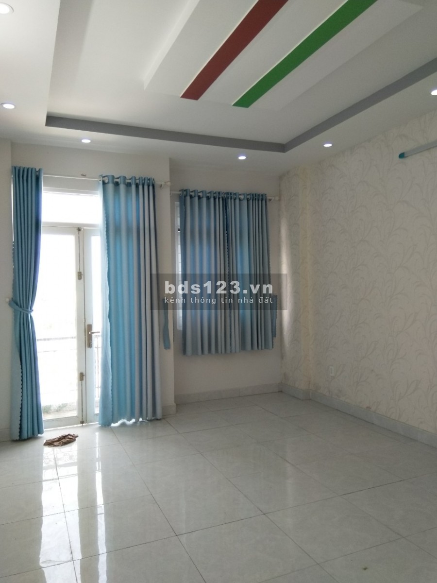 Nhà 1 trệt 2 lầu mới SHR ngay chợ đầu mối Hóc Môn