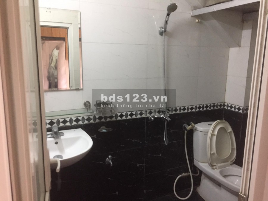 Chính chủ cho thuê căn hộ 68m2 ở tầng 2 gồm 2N và 1K tại 8B phố Vũ Thạnh - Đống Đa - Hà Nội