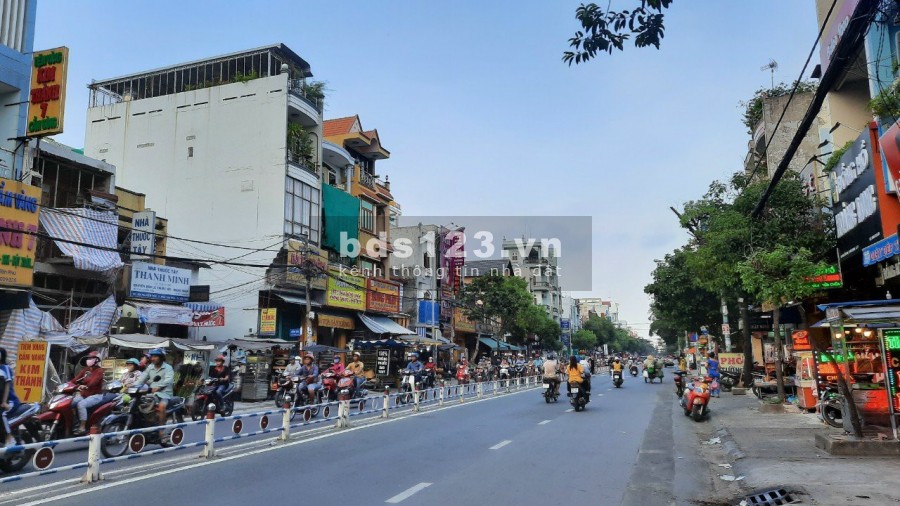 Mặt tiền Nguyễn Sơn, DT 4,1mx17,7m. Nhà đúc 2,5 tấm nằm gần chợ đoạn đẹp, sung nhất đường.Giá 14 tỷ