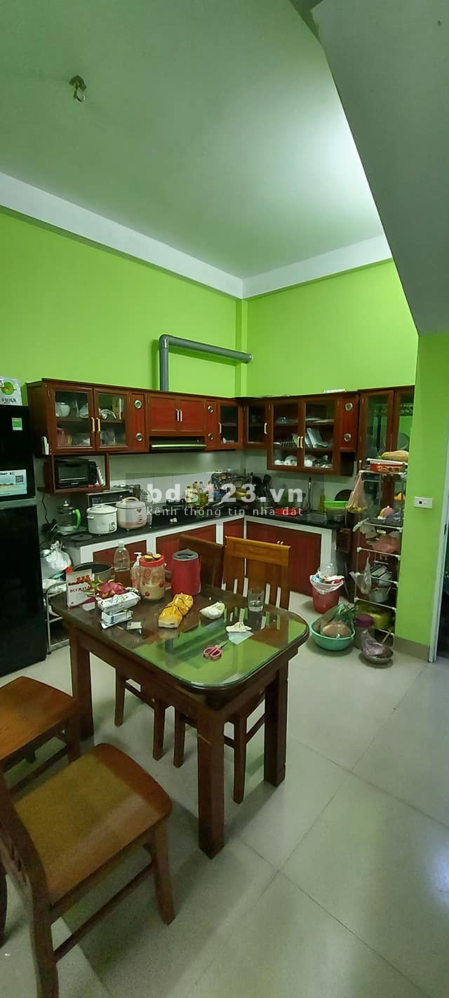 Bán nhà đường Kẻ Tạnh, P. Giang Biên 40m2 x 3T, 5m MT, giá 1.95 tỷ, Lô góc, Ô tô.