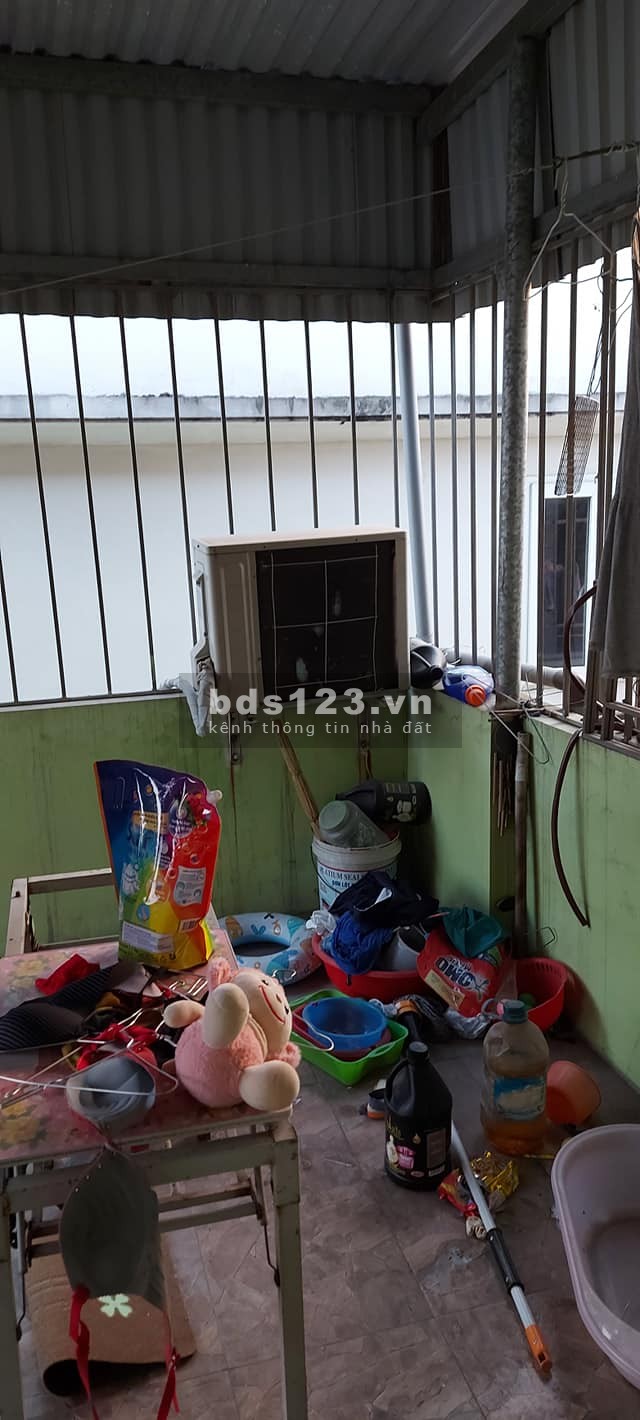 Bán nhà đường Kẻ Tạnh, P. Giang Biên 40m2 x 3T, 5m MT, giá 1.95 tỷ, Lô góc, Ô tô.