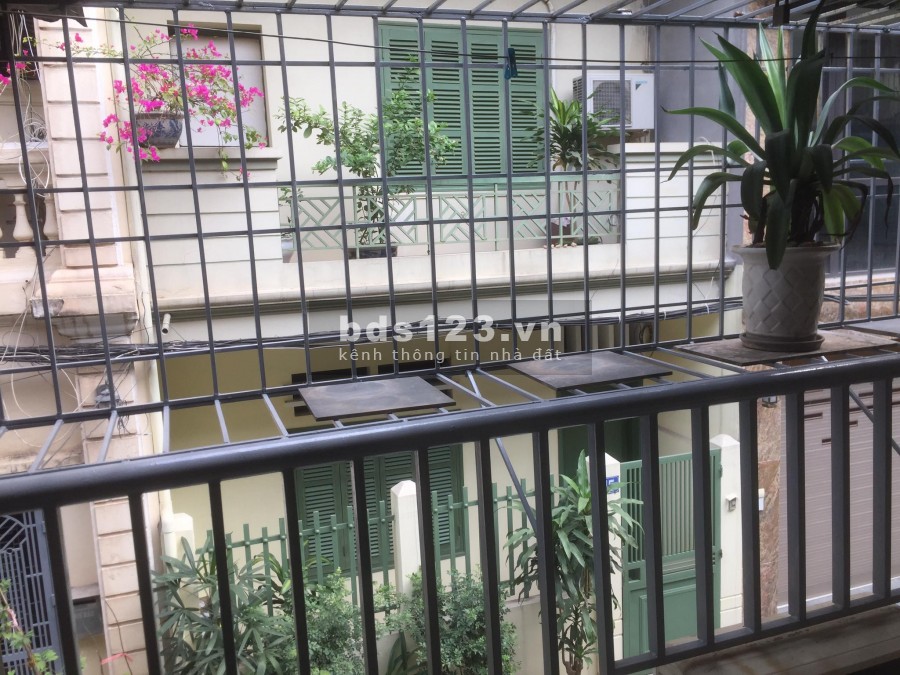 Chính chủ cho thuê căn hộ 68m2 ở tầng 2 gồm 2N và 1K tại 8B phố Vũ Thạnh - Đống Đa - Hà Nội