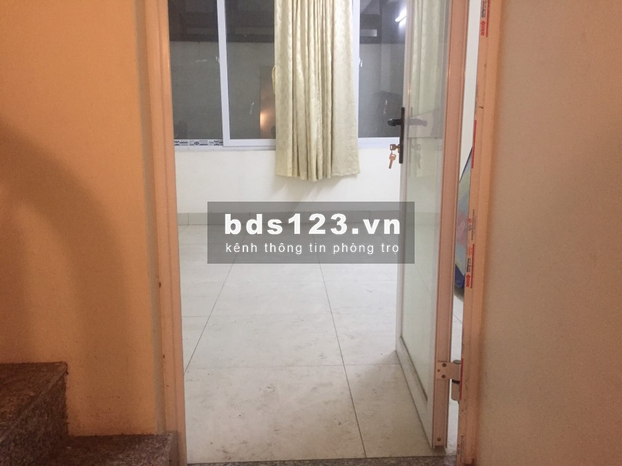 Cho thuê phòng 12m2 tại Ngõ chợ Khâm Thiên, Quận Đống Đa, Hà Nội.