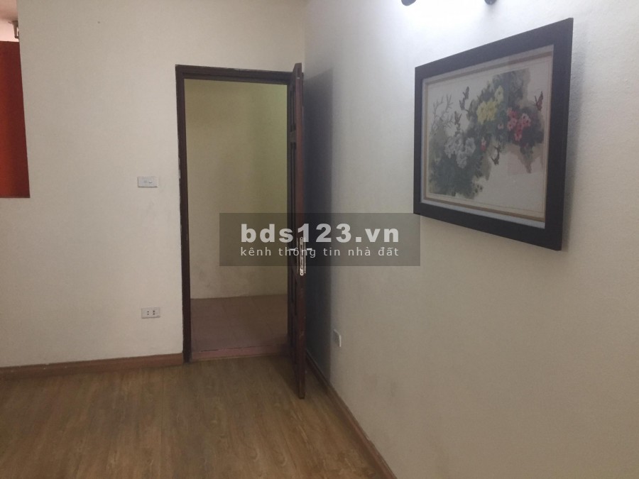 Chính chủ cho thuê căn hộ 68m2 ở tầng 2 gồm 2N và 1K tại 8B phố Vũ Thạnh - Đống Đa - Hà Nội