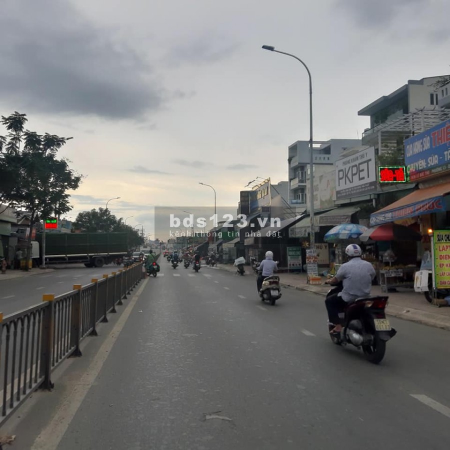 Bán đất đường Lê Đức Thọ, diện tích khủng 70m2, hẻm xe hơi, cách MT 50m giá 3.85 tỉ 0768406455