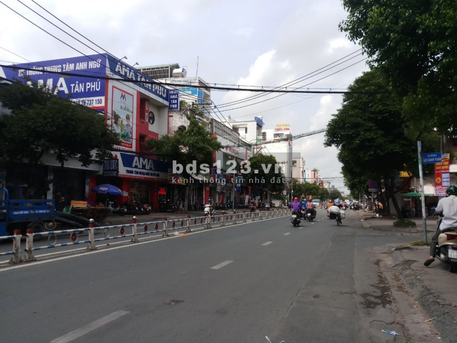 Mặt tiền Nguyễn Sơn, DT 4,1mx17,7m. Nhà đúc 2,5 tấm nằm gần chợ đoạn đẹp, sung nhất đường.Giá 14 tỷ