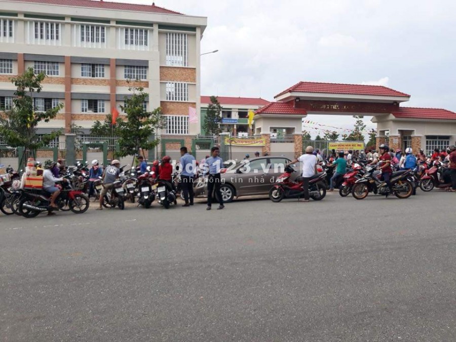 TÔI CẦN VỐN LÀM ĂN,CẦN BÁN GẤP 5 SÀO ĐẤT 5000M2,NGAY TT THỊ XÃ,GẦN TRƯỜNG,CHỢ.GIÁ 380TR