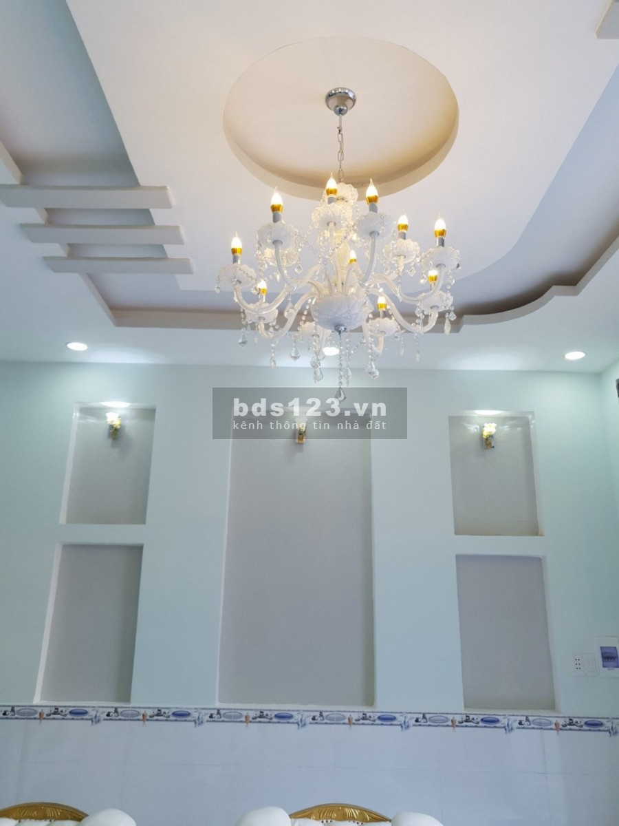Bán căn nhà vừa xây xong, mặt tiền gần chợ Hưng Long Bình Chánh, SHR giá tốt cho đầu tư