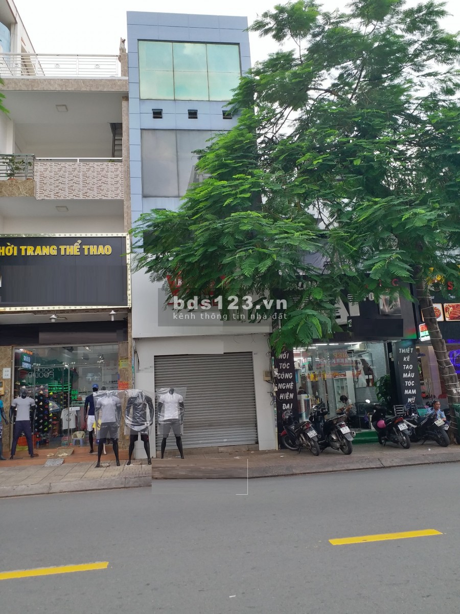 MB Nguyễn Giản Thanh, Quận 10 - dt: 4x 12 - Nhà 3 lầu tiện KD