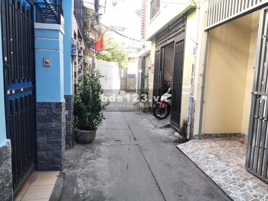 Nhà nát Dương Quảng Hàm, xe hơi đỗ cửa, 49m2, 3 tỷ 500 triệu TL