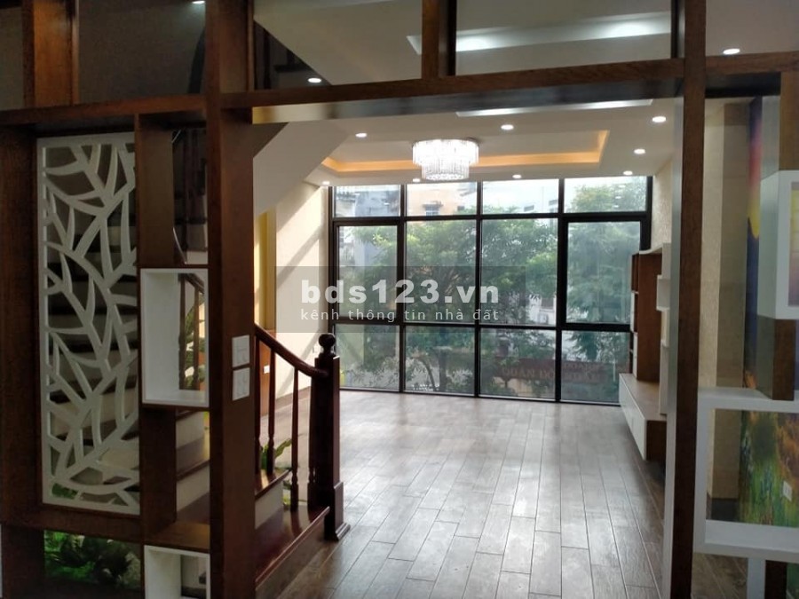 Mặt Phố Thanh Xuân, Ô tô Vào nhà, kinh doanh, đông dân xầm uất, 40Mx4T. Giá 5.5 tỷ