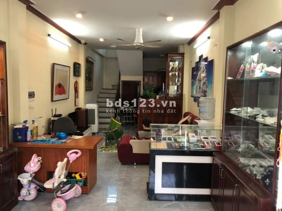 CẦU GIẤY – MẶT PHỐ - BÁN ĐẤT TẶNG NHÀ CHO THUÊ 18 TRIỆU/THÁNG