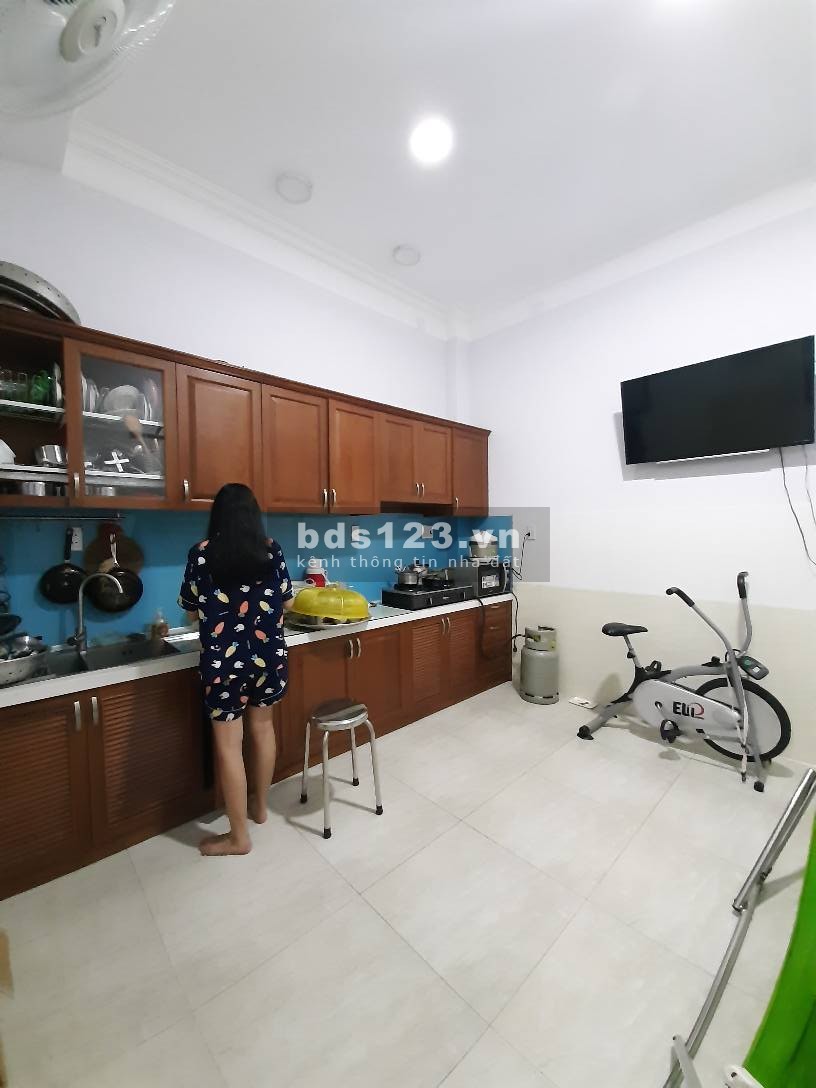 Bán nhà về quê định cư, Hồ Bá Kiện - Quận 10, ngang 4m, 3 tầng, 4 tỷ 8