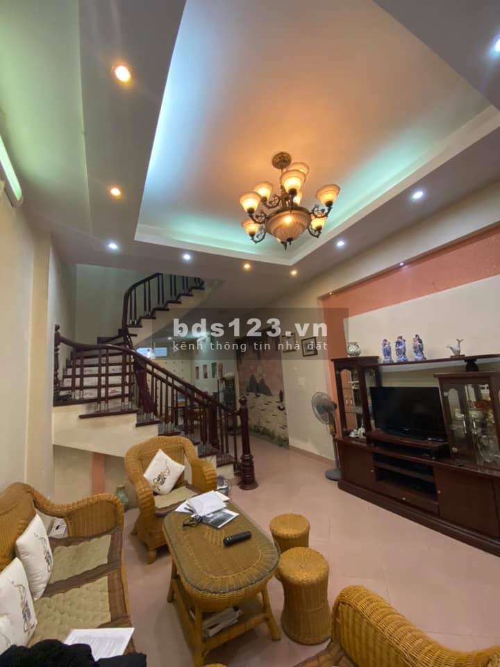 Bán nhà phố Xã Đàn, Ô tô tránh, Kd, dt 90m