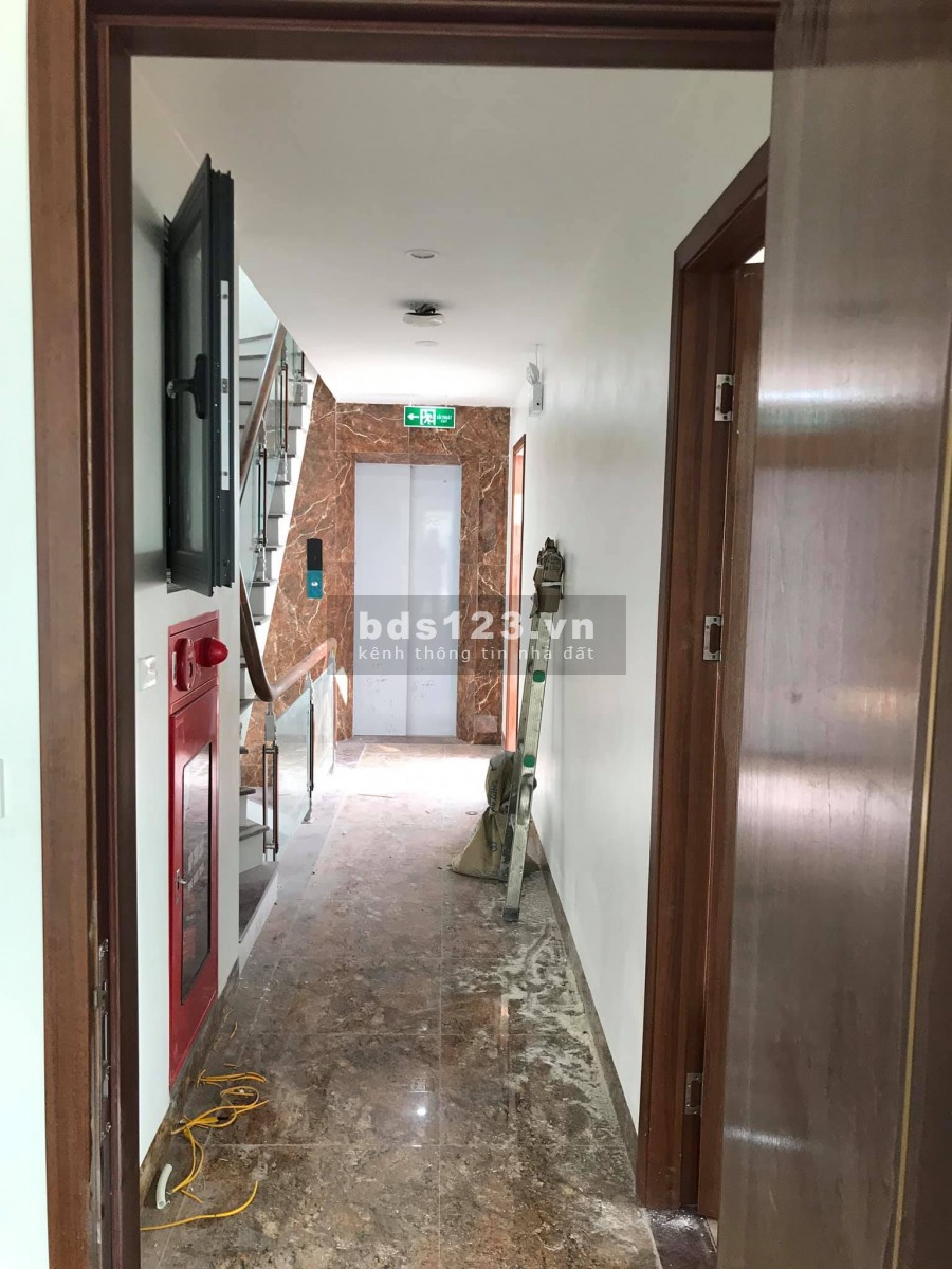 Bán Apartment Võng Thị doanh thu tốt 121m2 x 8 tầng cách Hồ Tây 50m giá 35 tỷ. LH 0912442669