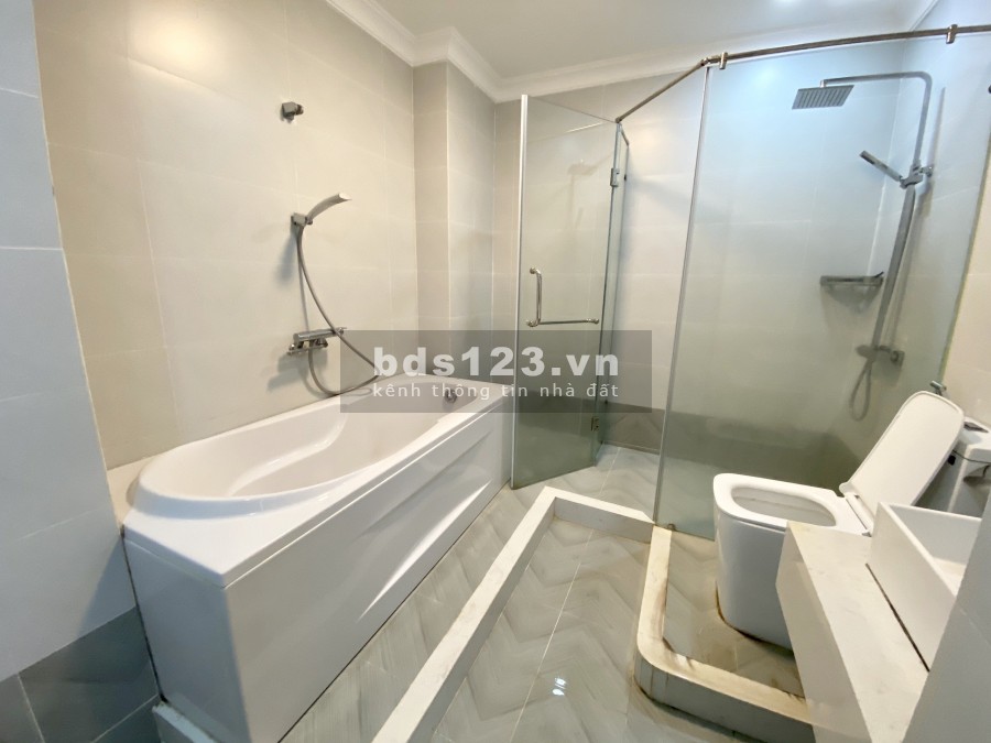 Cho thuê căn hộ 2PN 85m2 có bồn tắm nằm full giá 20tr/tháng,…