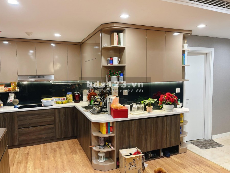 Bán gấp nhà Mặt ngõ 678 La Thành giá 1,85 tỷ, 18mx5T, ở được luôn.