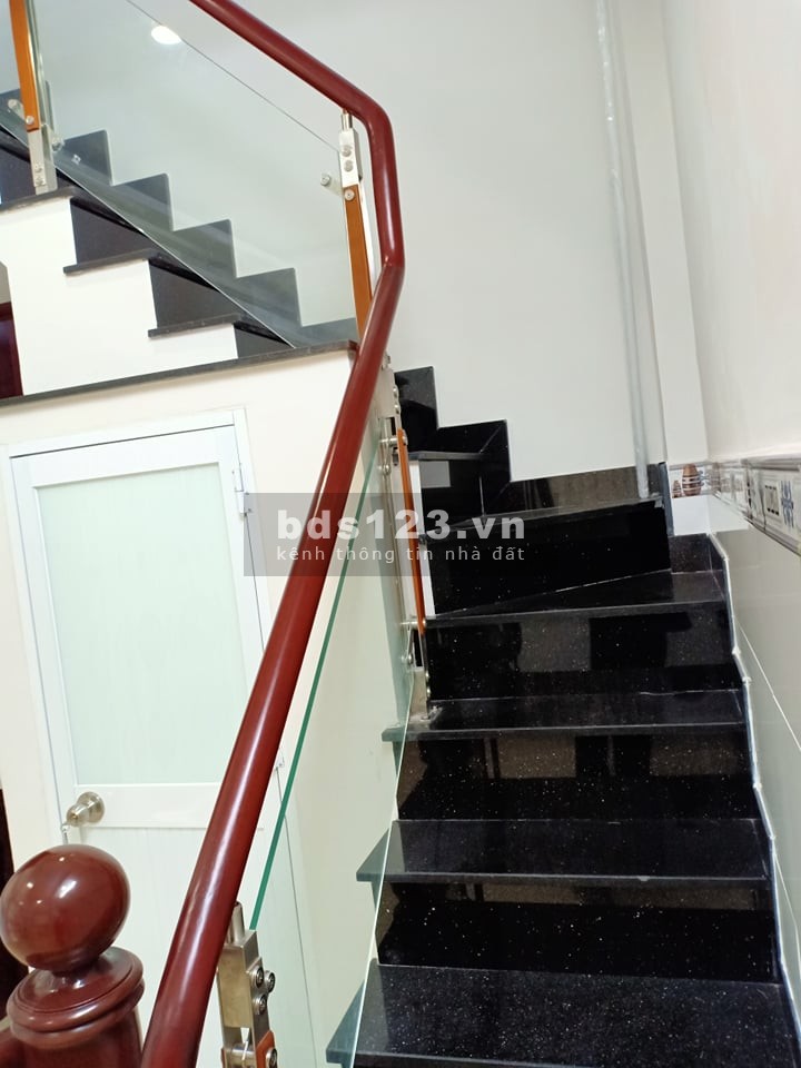 Cần bán nhà đường Hoàng Sa, Phường 11, Quận 3, giá 2.1 tỷ.