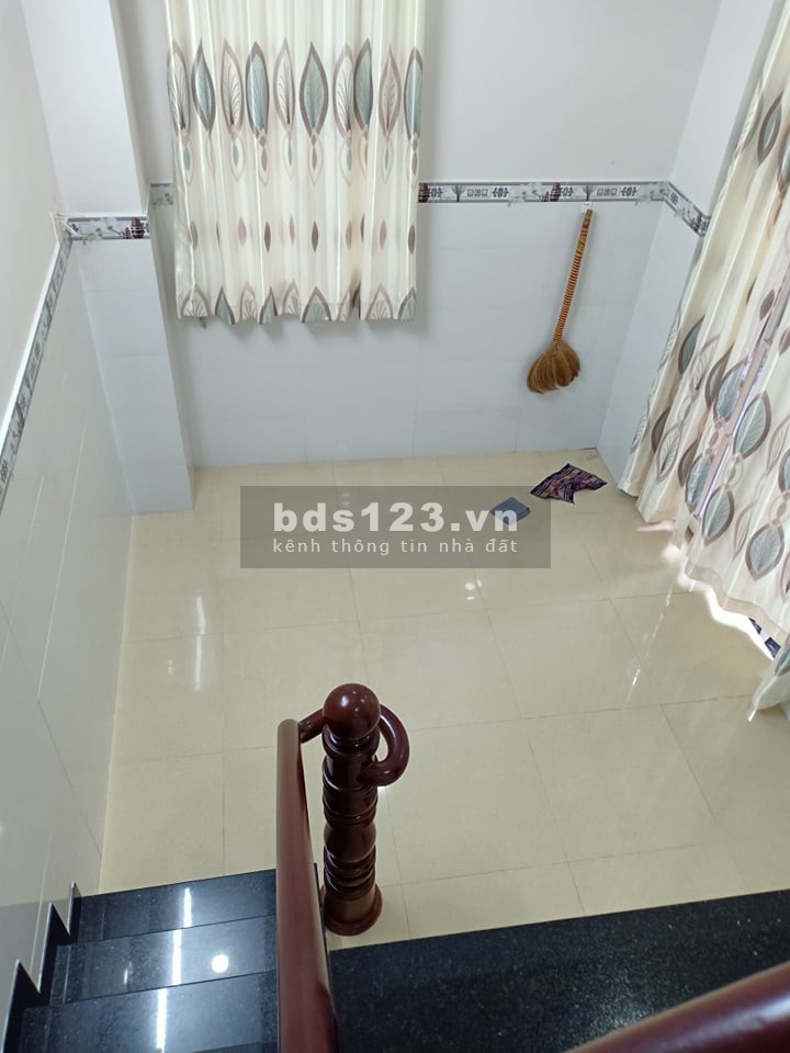 Cần bán nhà đường Hoàng Sa, Phường 11, Quận 3, giá 2.1 tỷ.