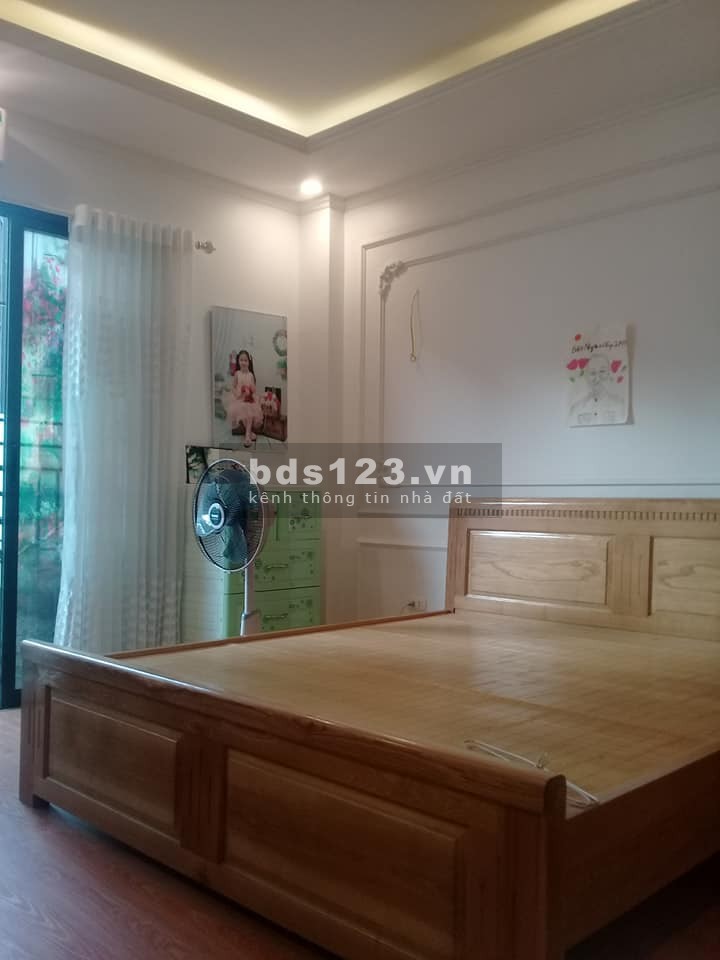 Cần bán gấp nhà P. Gia Thụy 41m2 x 5T, 4.8m MT, Ô tô, giá 4.2 tỷ, Ở sướng, gần phố.
