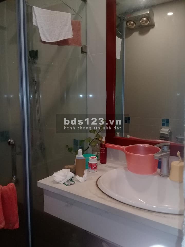 Cần bán gấp nhà P. Gia Thụy 41m2 x 5T, 4.8m MT, Ô tô, giá 4.2 tỷ, Ở sướng, gần phố.
