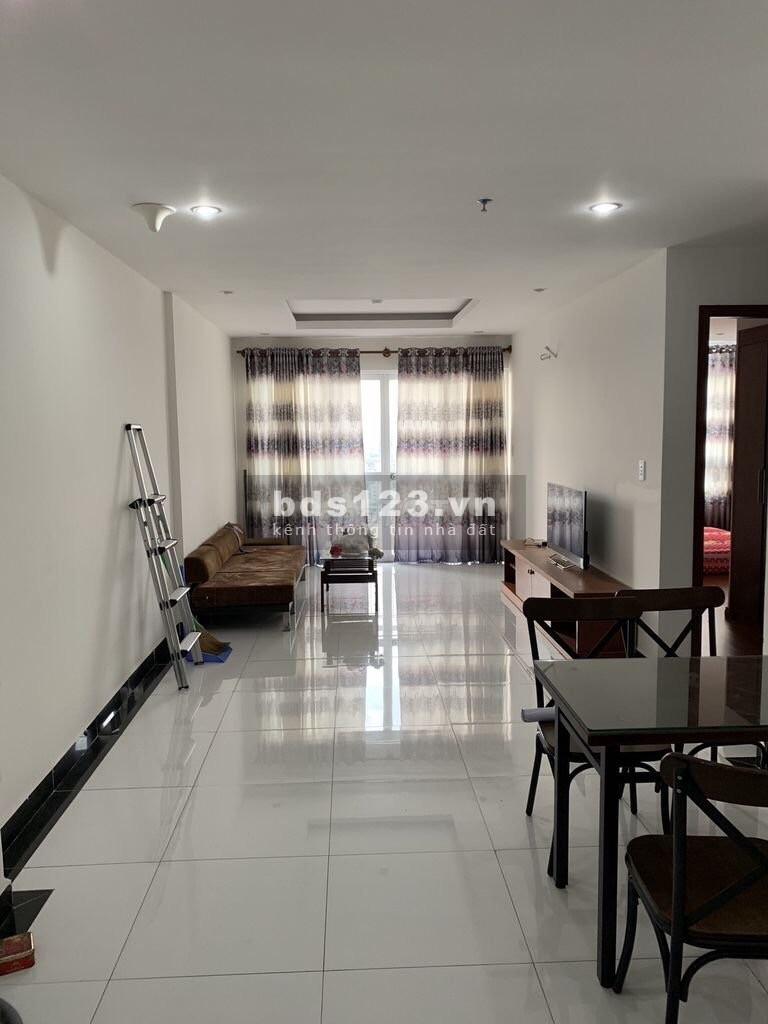 Cho thuê chung cư Giai Việt 2 phòng ngủ, nội thất cơ bản