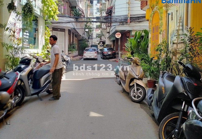 PHÂN LÔ VIP PHỐ NGUYÊN HỒNG OTO TRÁNH VỈA HÈ KD SẦM UẤT 50M2 5T MT 4M. GIÁ THƯƠNG LƯỢNG.