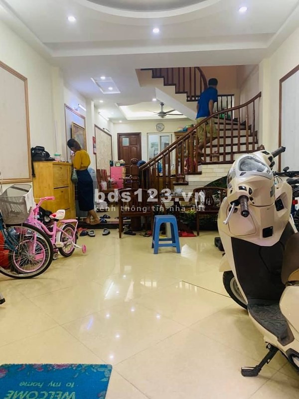 PHÂN LÔ VIP PHỐ NGUYÊN HỒNG OTO TRÁNH VỈA HÈ KD SẦM UẤT 50M2 5T MT 4M. GIÁ THƯƠNG LƯỢNG.