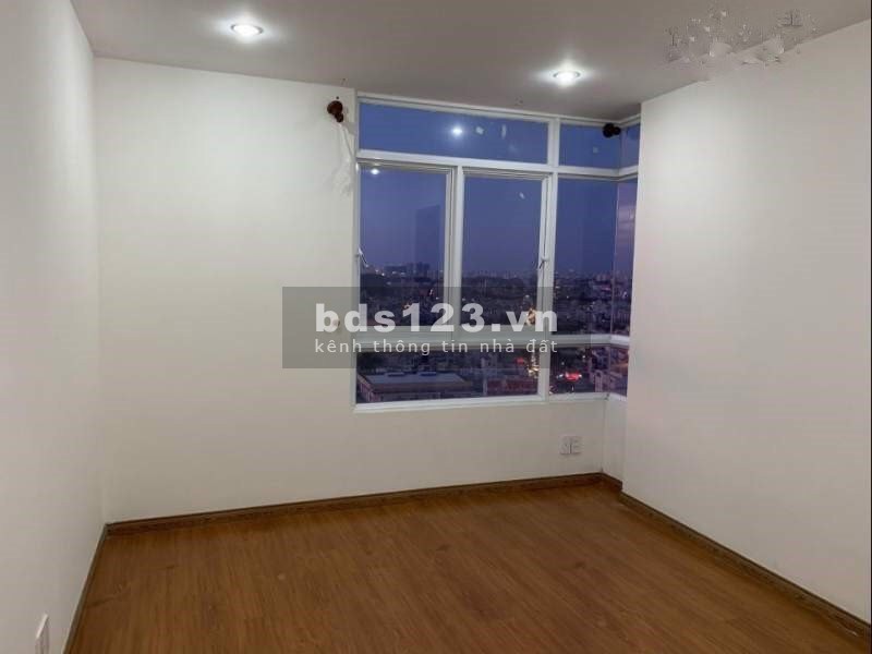Cho thuê chung cư Giai Việt 2 phòng ngủ, nội thất cơ bản