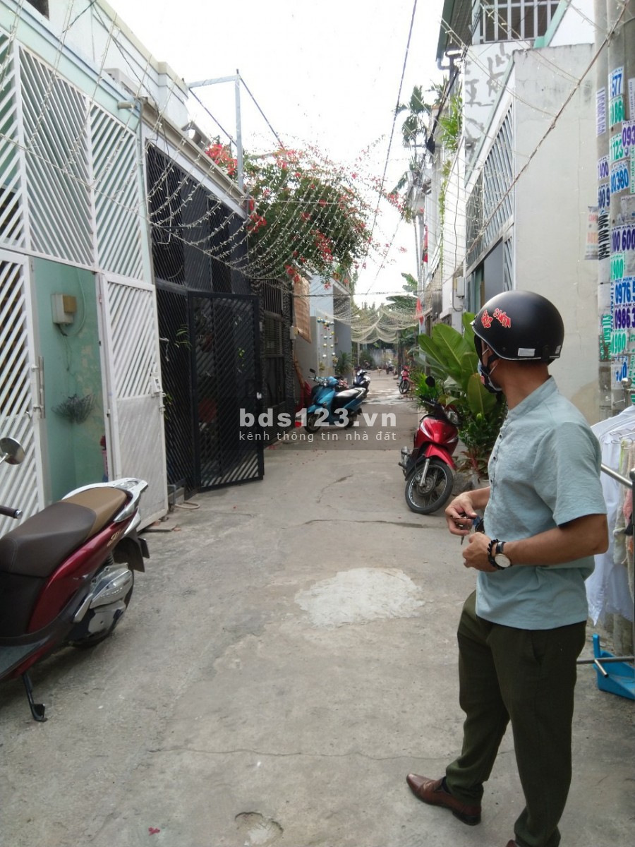 Nhà C4 đẹp 4x13m, SHR ngay chợ đầu mối Hóc Môn, Nguyễn Thị Sóc giá 2,6 tỷ