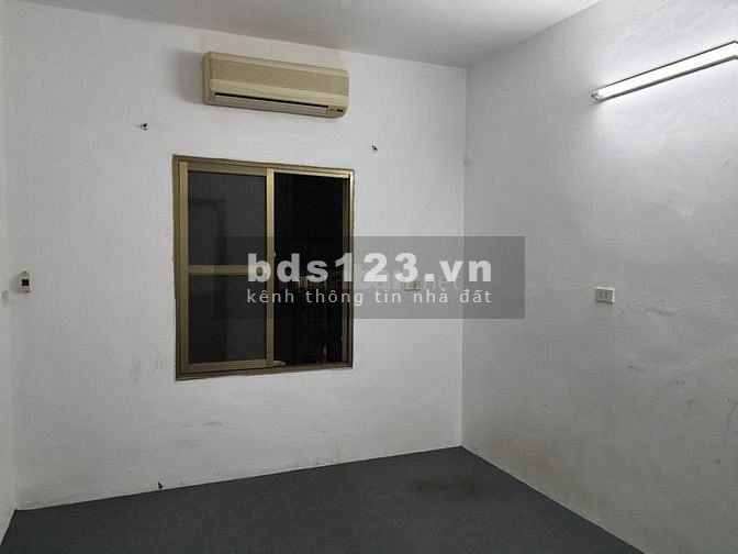 Cho thuê căn hộ tập thể tầng 3 khu Bộ ngoại thương, nghách 105 ngõ 88 phố Trần Quý Cáp, Văn Chương, Đống Đa, Hà Nôi.