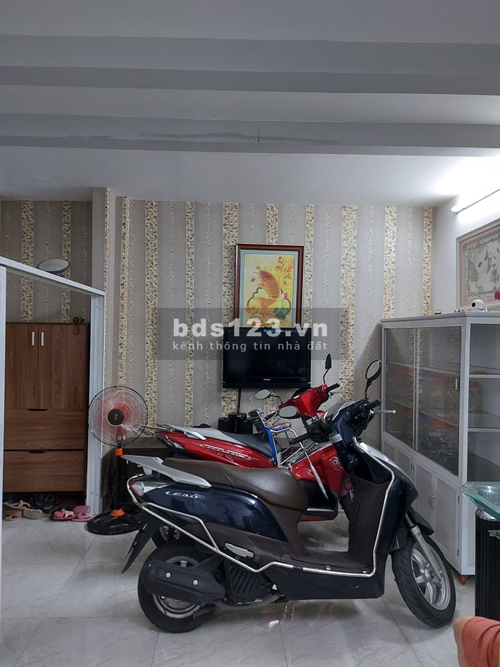 Bác sĩ bán nhà hẻm 870 Lạc Long Quân, P8, Tân Bình. 54m2(4,3*12,6) 4,55 Tỷ.