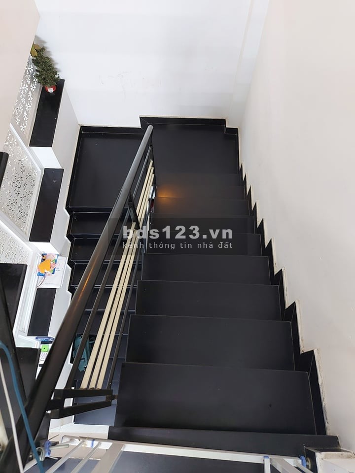 Bác sĩ bán nhà hẻm 870 Lạc Long Quân, P8, Tân Bình. 54m2(4,3*12,6) 4,55 Tỷ.