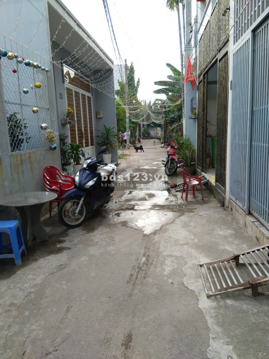 Nhà C4 đẹp 4x13m, SHR ngay chợ đầu mối Hóc Môn, Nguyễn Thị Sóc giá 2,6 tỷ