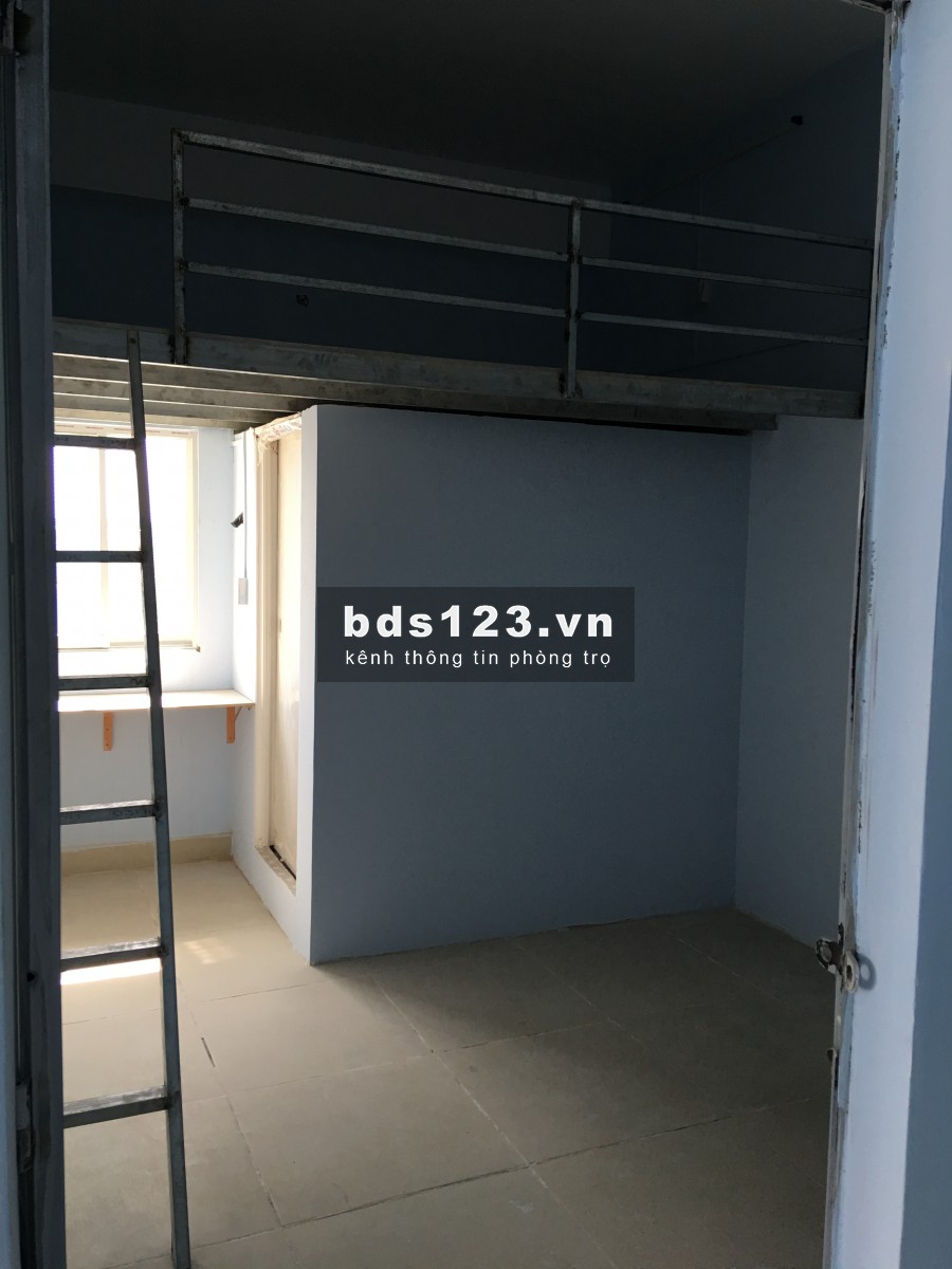 Phòng trọ 18m2 có gác, kệ bếp đường Nguyễn Văn Quá Quận 12