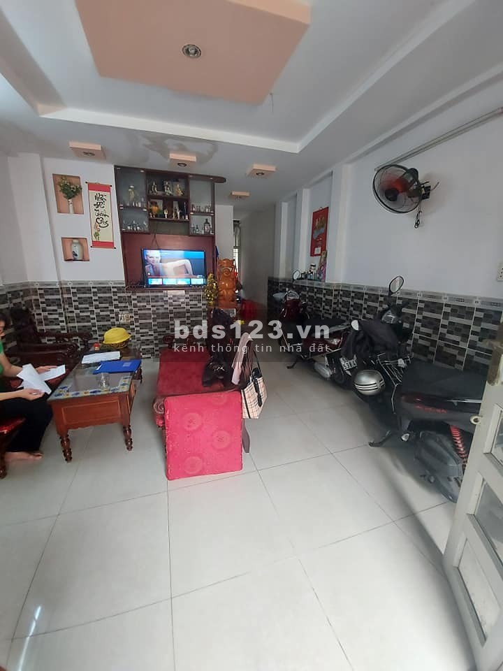 Bán nhà Quận 10, đường Cách mạng tháng 8, 47m2, 4 tầng, giá chỉ 4 tỷ 95 !!!