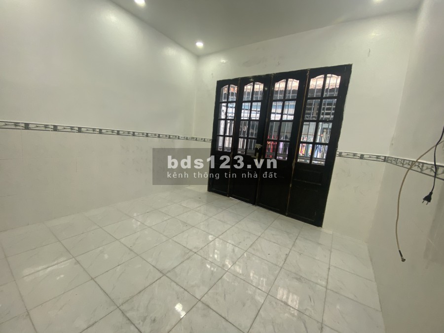 Bán nhà 2 tầng 4x8m, 2PN gần chợ Chim Xanh Q11 giá 3ti55 TL