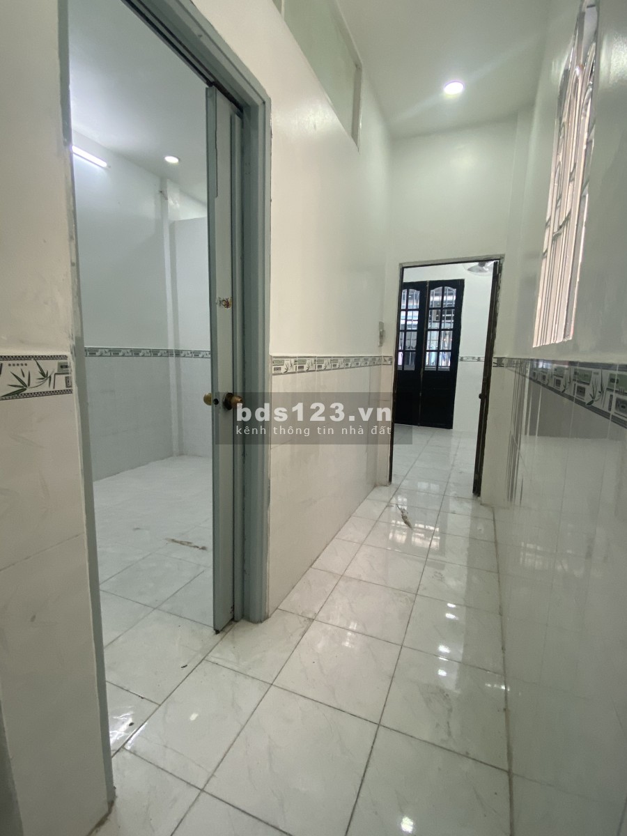 Bán nhà 2 tầng 4x8m, 2PN gần chợ Chim Xanh Q11 giá 3ti55 TL