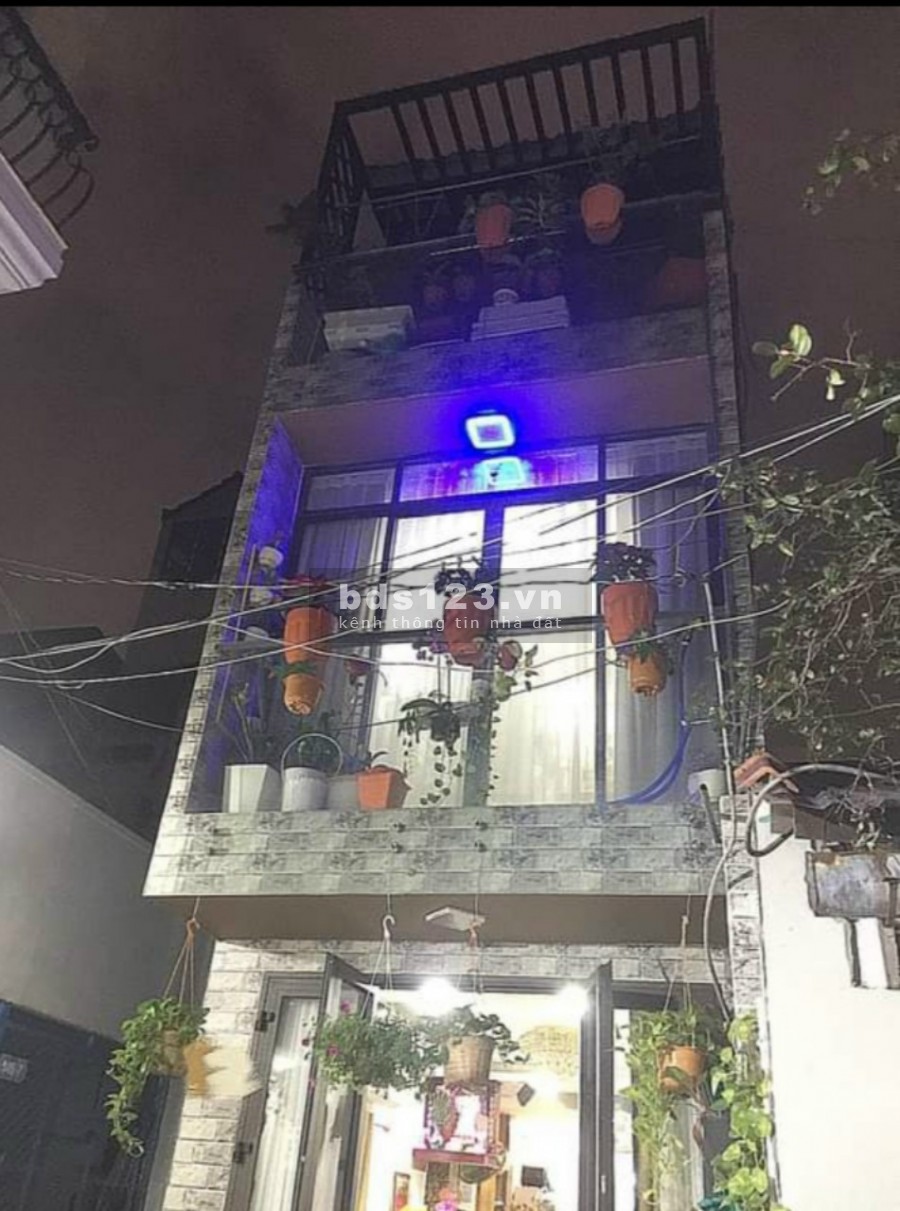 Nhà 2 lầu đường Trần Hưng Đạo, P. Cầu Kho, Q.1