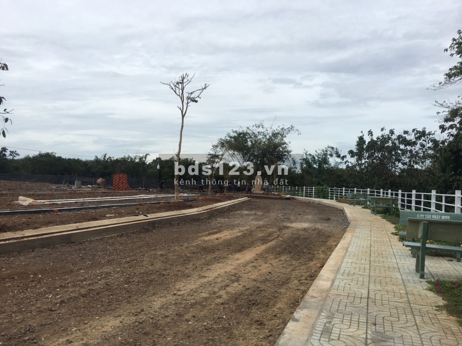 Bán gấp lô đất 100m2 thổ cư full, liền kề khu công nghiệp dầu giây, sổ hồng riêng