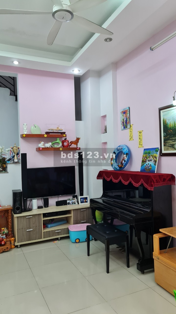 cho thuê nhà giáp ranh tân phú có nội thất giá 10tr/ tháng