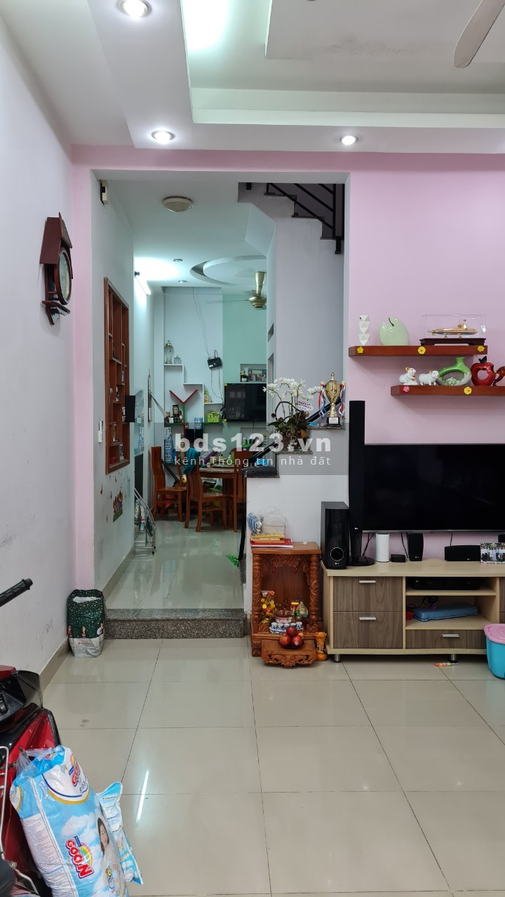 cho thuê nhà giáp ranh tân phú có nội thất giá 10tr/ tháng