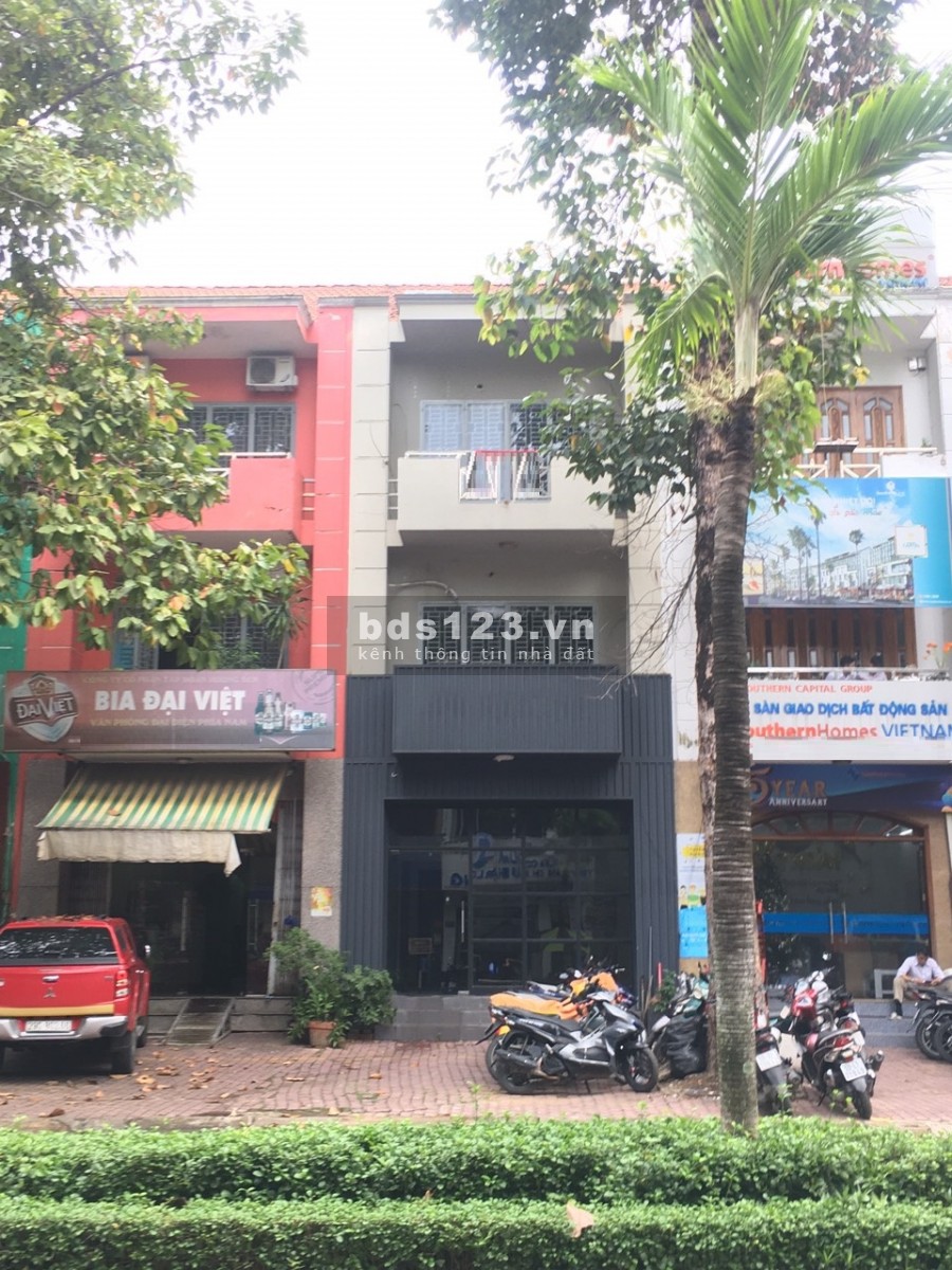 Nhà Mặt Tiền Đường Tân Quý. dt: 4 x 17. Nhà 2 lầu tiện KD