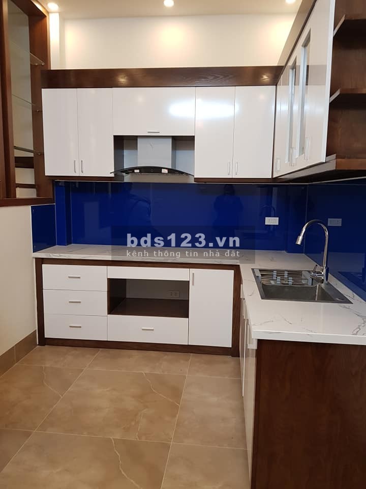 Bán nhà PL ô tô mới xây phố Dương Quảng Hàm 5 tầng x 41m2 MT 4,5m giá 5,75 tỷ. LH 0912442669
