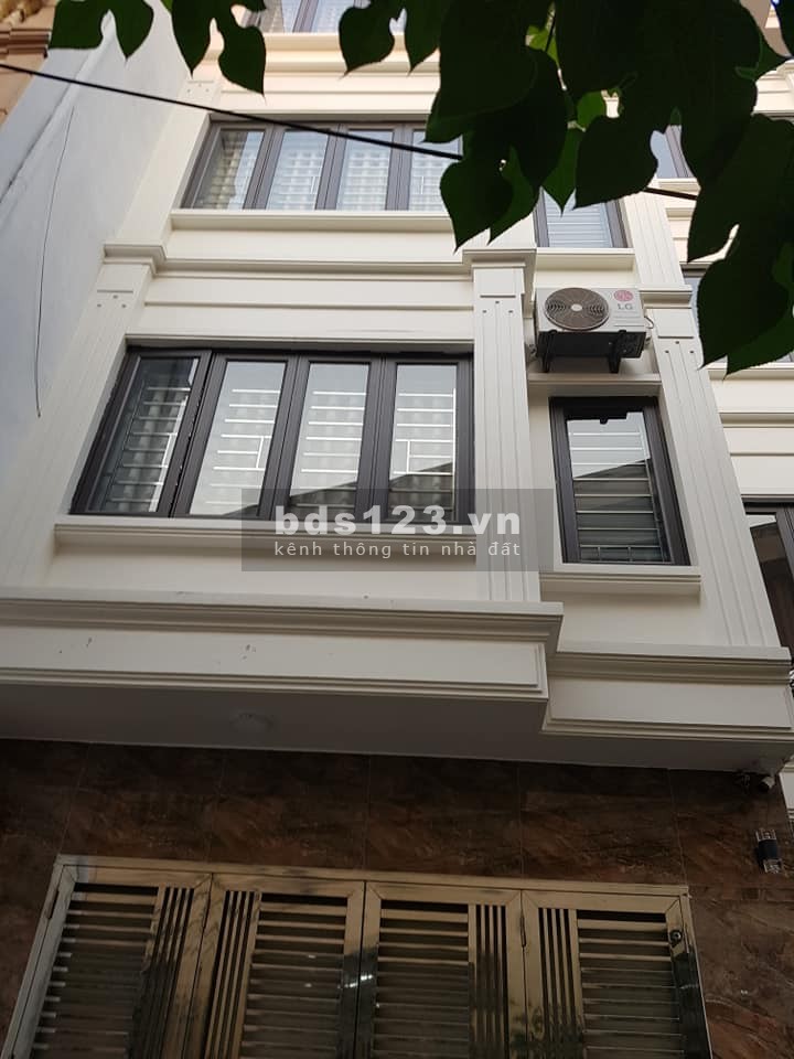Bán nhà PL ô tô mới xây phố Dương Quảng Hàm 5 tầng x 41m2 MT 4,5m giá 5,75 tỷ. LH 0912442669