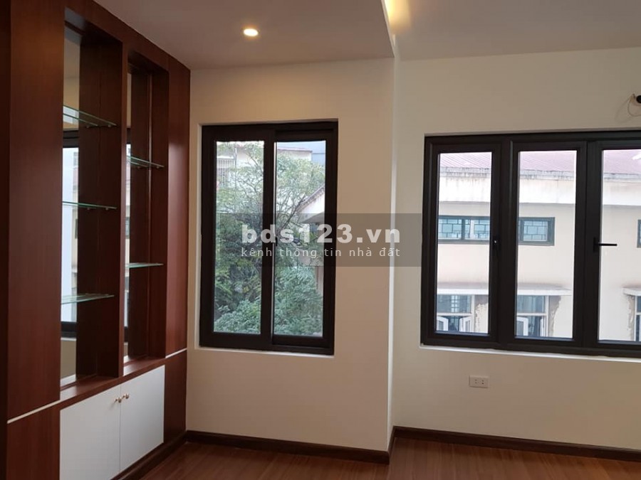 Bán nhà PL ô tô mới xây phố Dương Quảng Hàm 5 tầng x 41m2 MT 4,5m giá 5,75 tỷ. LH 0912442669