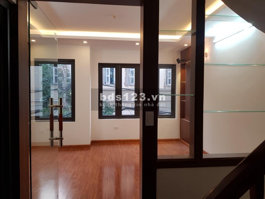 Bán nhà PL ô tô mới xây phố Dương Quảng Hàm 5 tầng x 41m2 MT 4,5m giá 5,75 tỷ. LH 0912442669